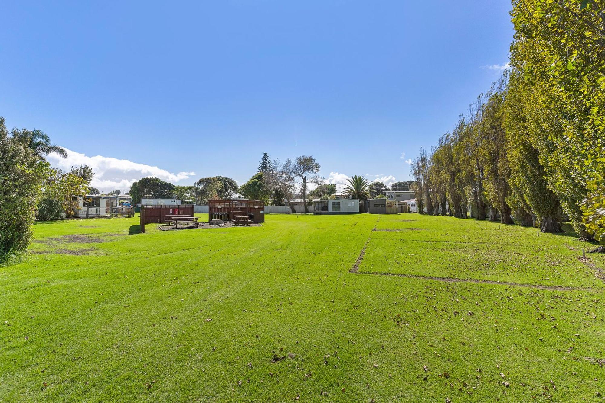 Port Waikato Holiday Park Экстерьер фото
